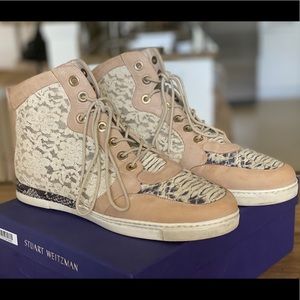 STUART WEITZMAN LEATHER LACE SNAKE SKIN SNEAKERS